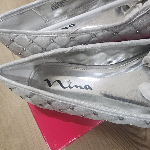 Nina Silver Shimmer Quilted Flats With Rhinestone Embellishments & Bow Size 4M - Picture 2 of 4